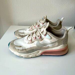 Nike Womens 270 React Size 9.5